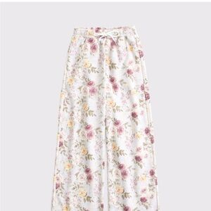 Abercrombie & Fitch Floral Wide Leg Pants - Cream and Pink
Have 2,med, med short